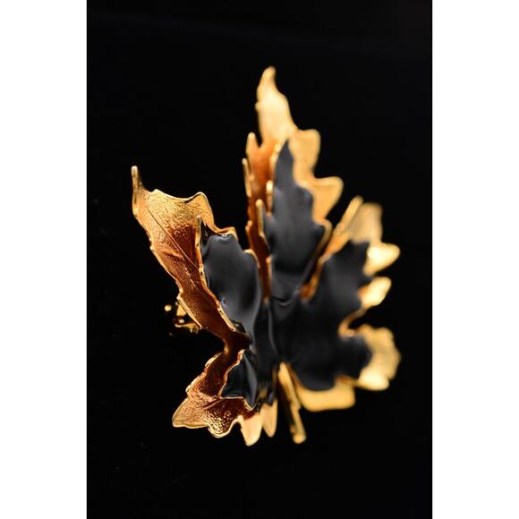 Vintage Maple Leaf Pin Brooch Black Enamel Shiny Gold Tone Autumn 1990s BinAH - Picture 2 of 12